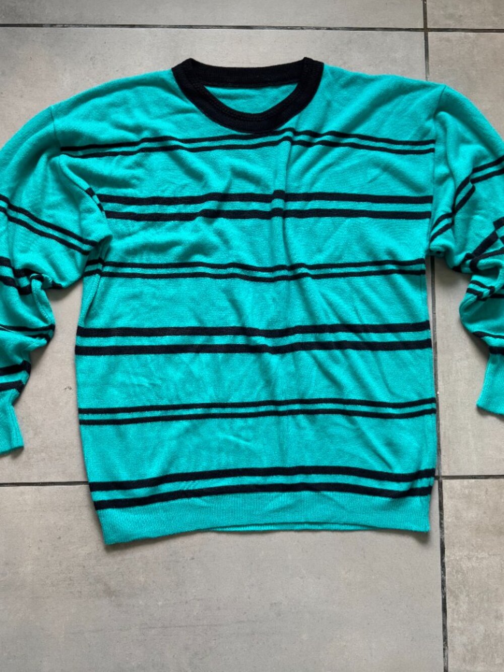 🔥 4 for $20 DEAL 🔥Retro Teal & Black Striped Sweater – Size M